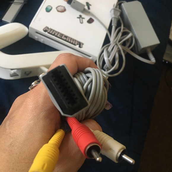 ➡️🎮NINTENDO WII CONSOLE‼️ and all the accessories to start playing. - Picture 5 of 17